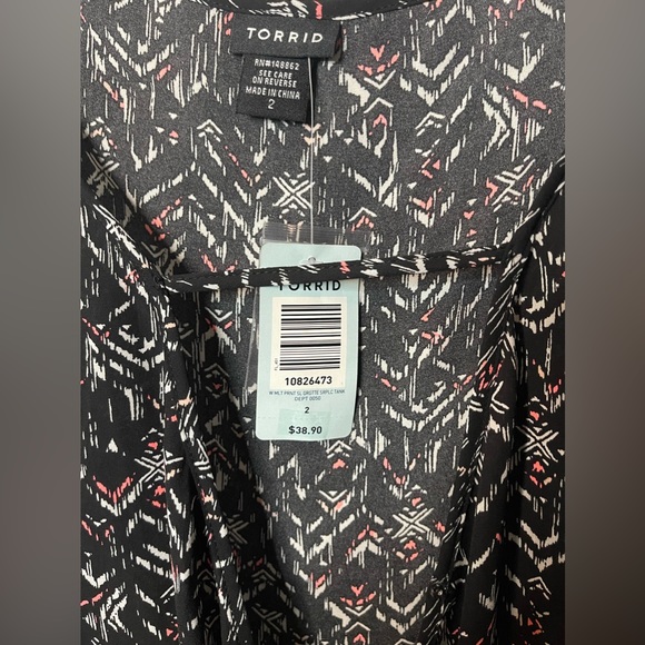 NWT Torrid Size 2 Sleeveless Georgette Surplice Tank - Picture 4 of 4